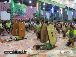 اجرای ورزش باستانی توسط ورزشکاران زورخانه های گناباد در بیلند به مناسبت عید غدیر