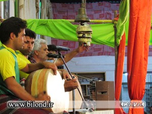 اجرای ورزش باستانی توسط ورزشکاران زورخانه های گناباد در بیلند به مناسبت عید غدیر