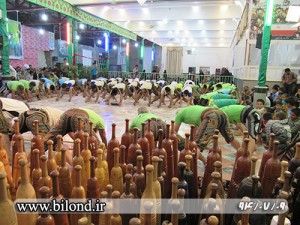 اجرای ورزش باستانی توسط ورزشکاران زورخانه های گناباد در بیلند به مناسبت عید غدیر