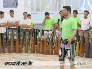 اجرای ورزش باستانی توسط ورزشکاران زورخانه های گناباد در بیلند به مناسبت عید غدیر