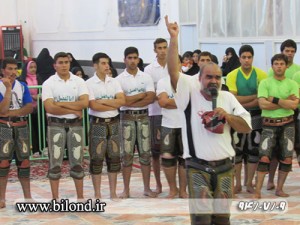 اجرای ورزش باستانی توسط ورزشکاران زورخانه های گناباد در بیلند به مناسبت عید غدیر