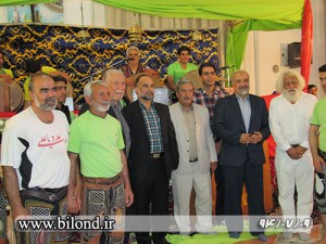 اجرای ورزش باستانی توسط ورزشکاران زورخانه های گناباد در بیلند به مناسبت عید غدیر